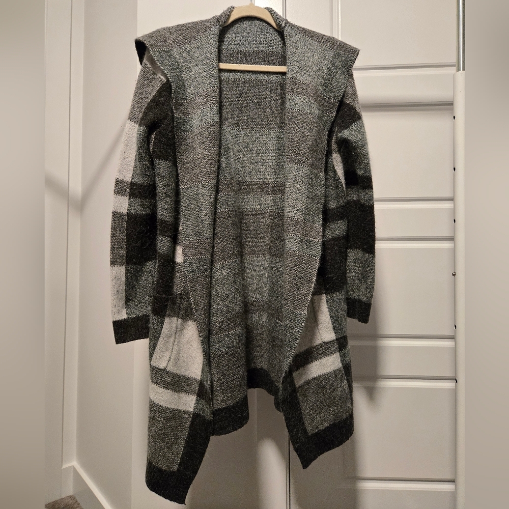 Simons Gray and Black Plaid Cardigan